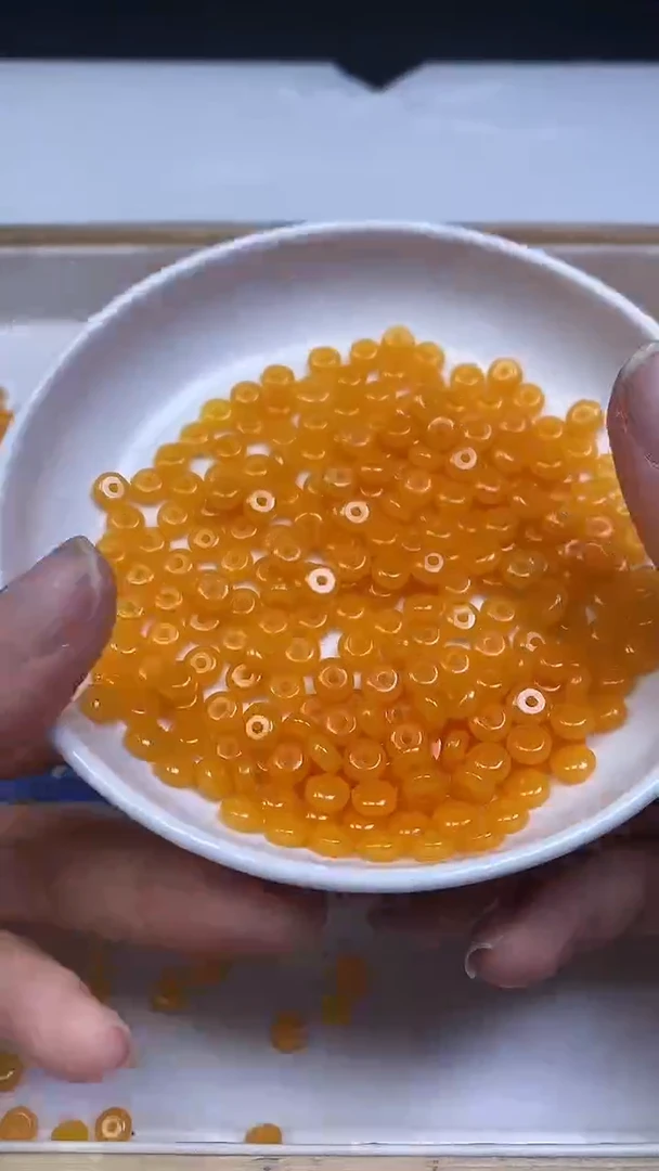 裸石蜜蜡未镶嵌D704 鸡油黄蜜蜡3*6mm50个9.8元