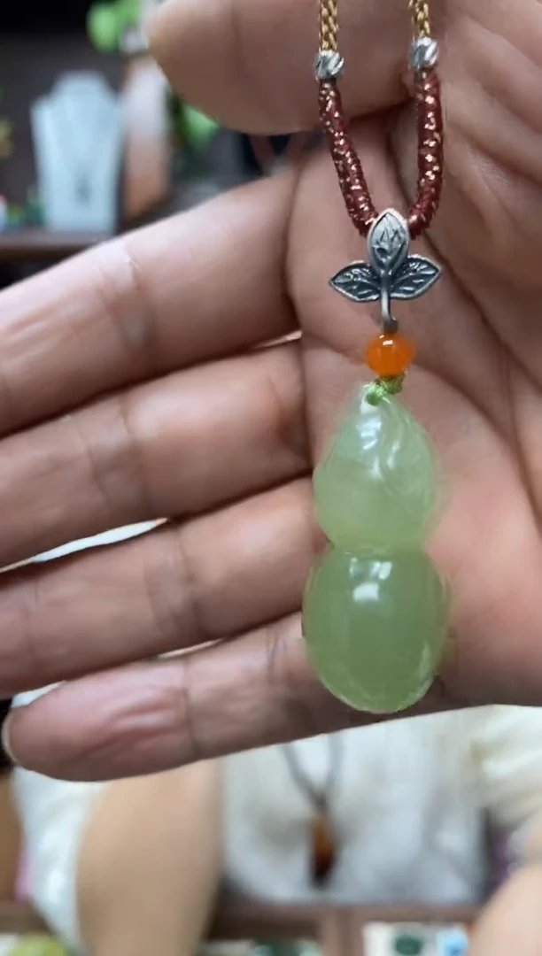 未镶嵌岫玉吊坠·