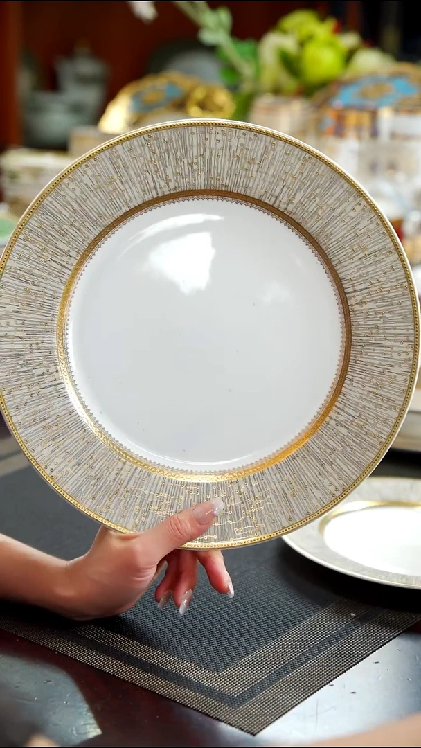 瓷片10.5英寸平盘1个