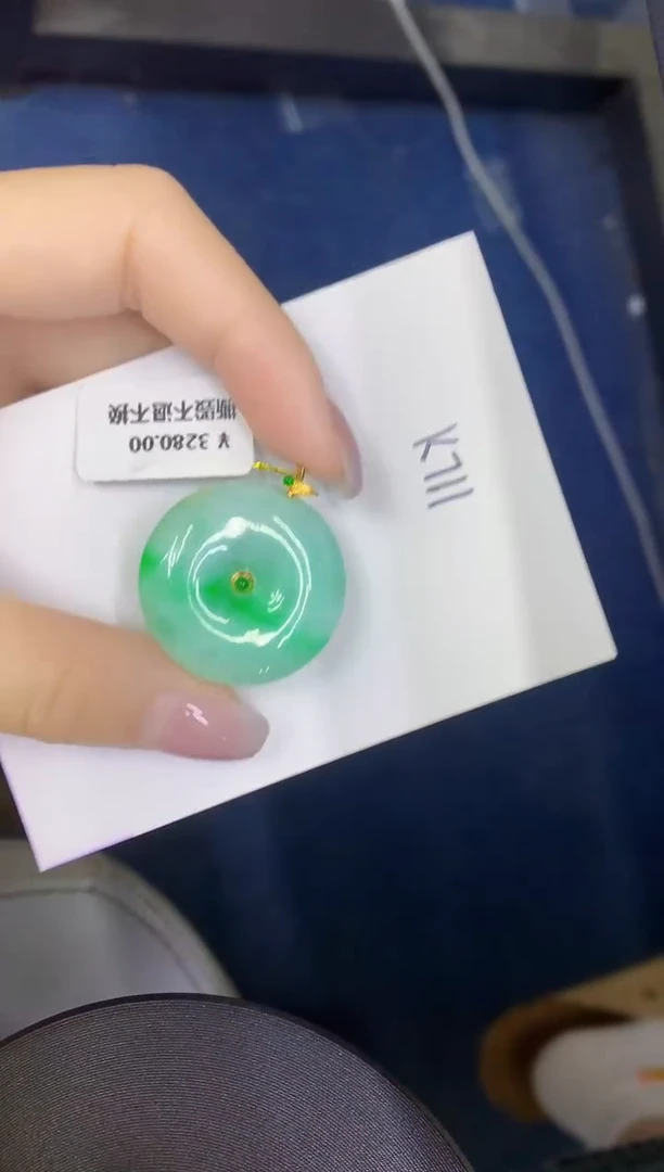 颈饰18K金镶嵌翡翠缅甸天然翡翠A货