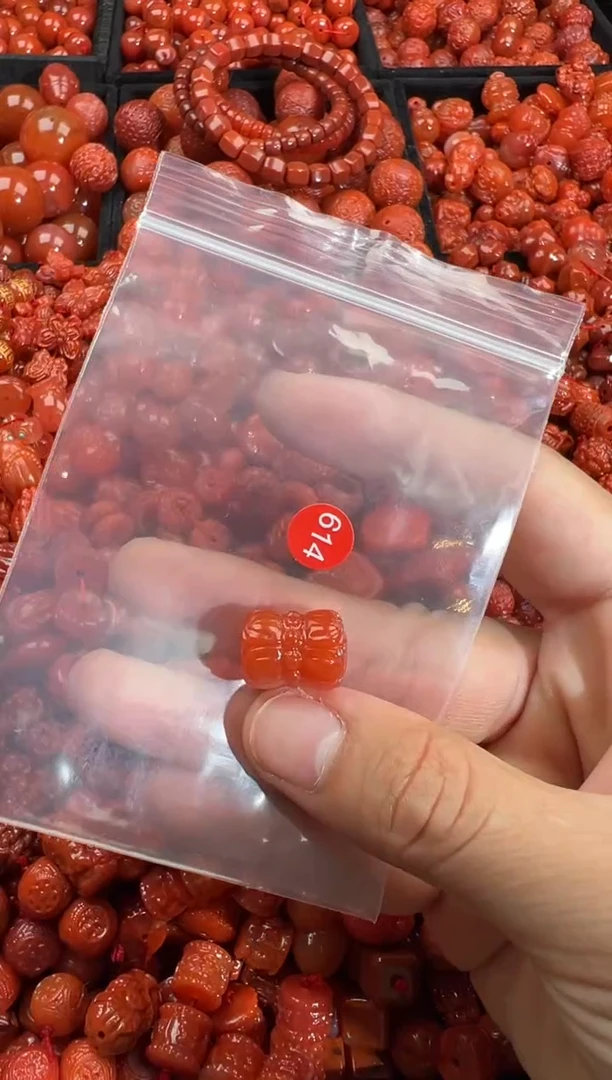 南红玛瑙未镶嵌颈饰1