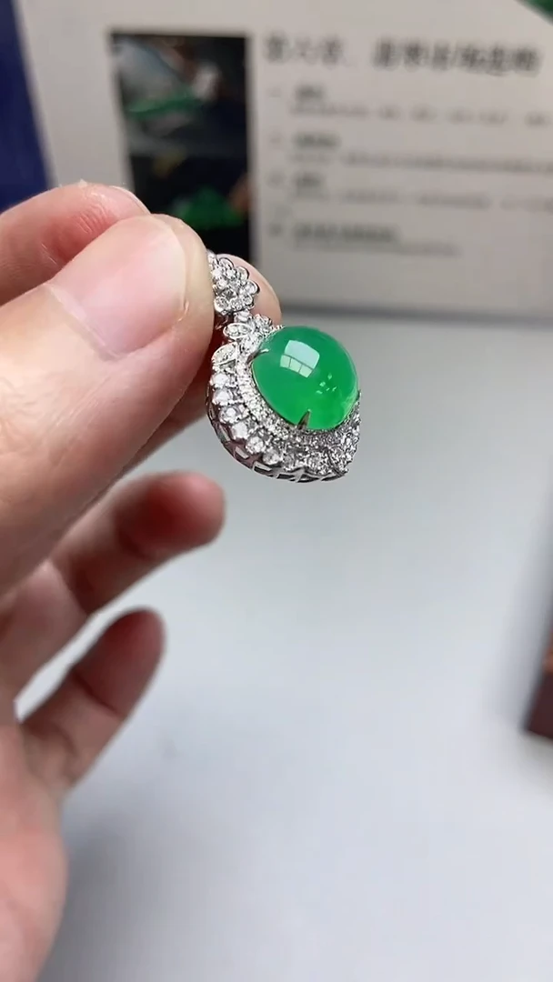 颈饰未镶嵌翡翠吊坠