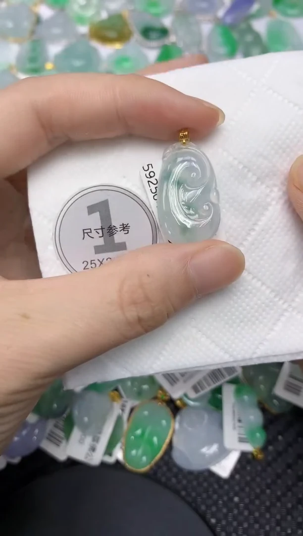 翡翠18K金镶嵌颈饰1111111
