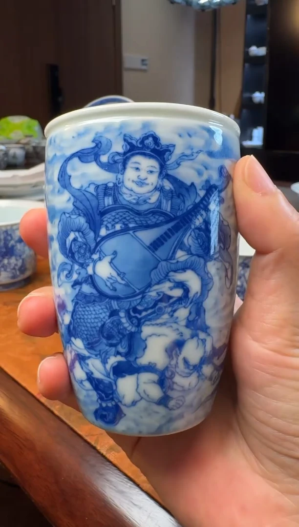 阿****柱手绘青花重工人物天王杯