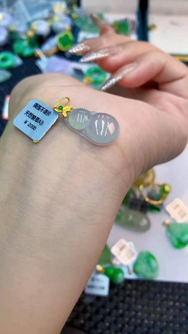颈饰18K金镶嵌翡翠1
