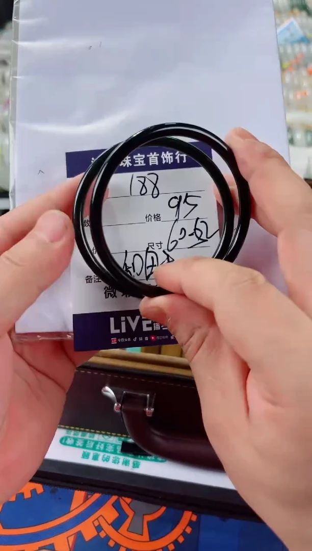 和田玉手镯未镶嵌188