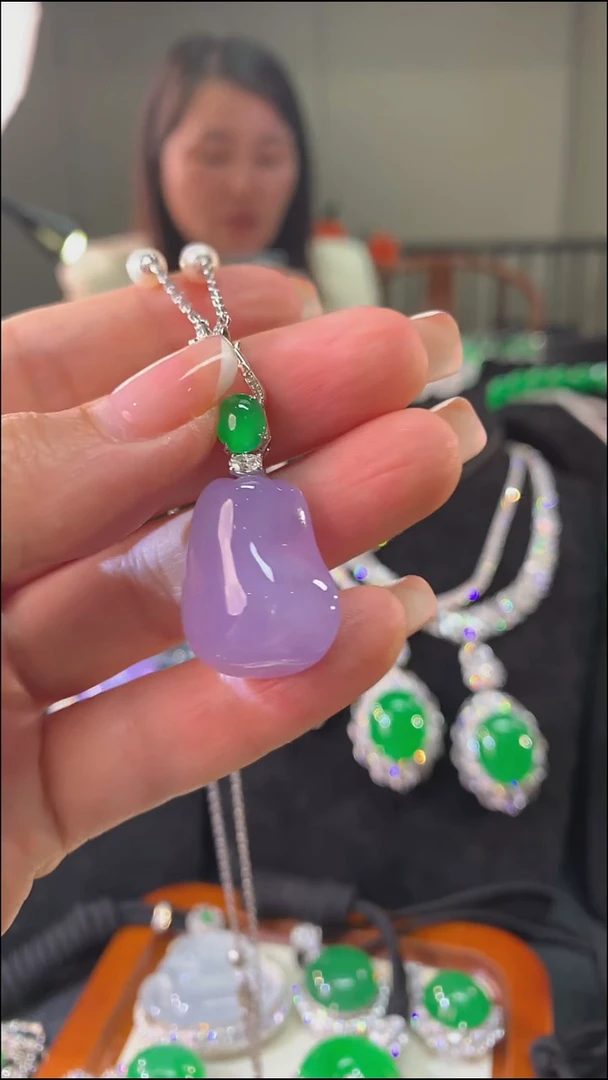 吊坠(不含链)18K金镶嵌翡翠吊坠