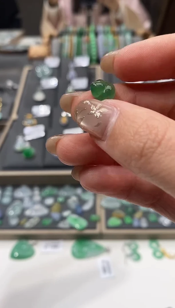 颈饰未镶嵌翡翠葫芦