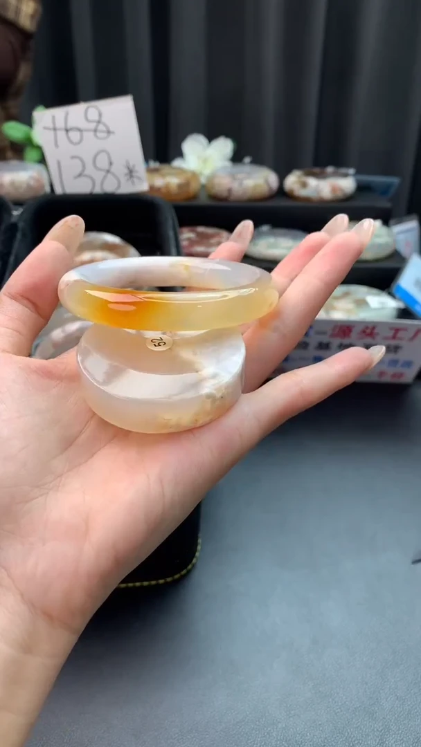 未镶嵌手镯石英质玉（52圈口）赠送镯心