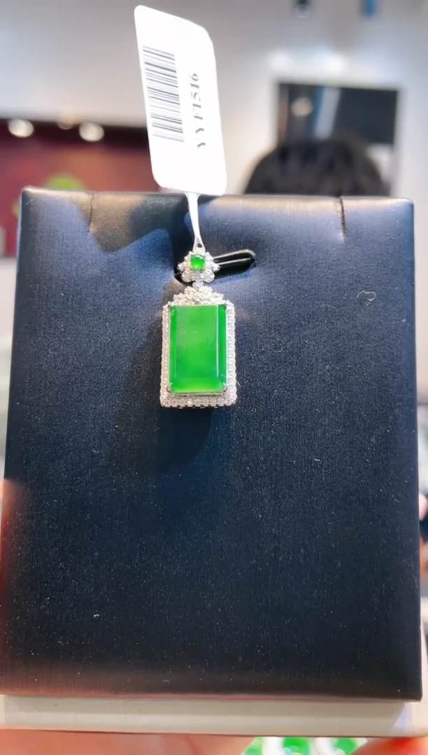 【闪购商品】翡翠颈饰18K金镶嵌A21天然A货翡翠吊坠