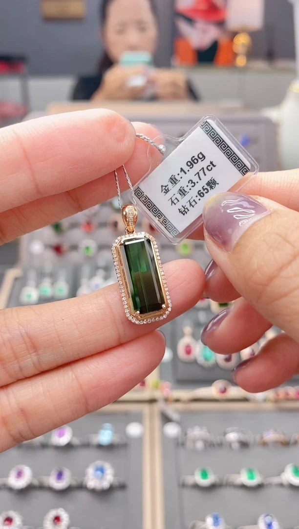 颈饰18K金镶嵌碧玺3.77