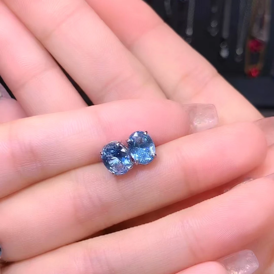 蓝宝石S925银镶银色耳坠