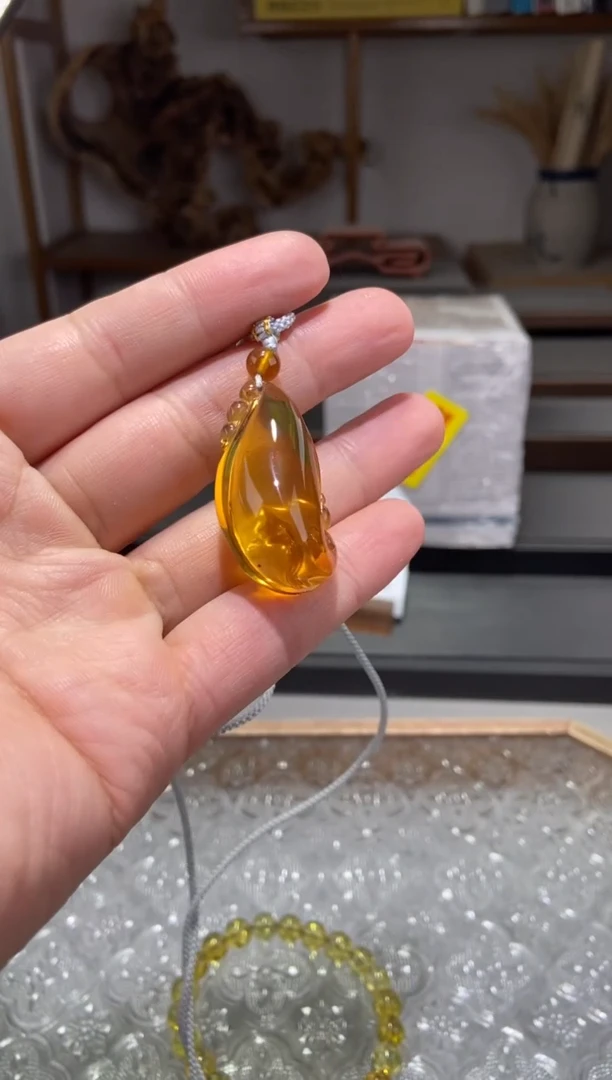 琥珀颈饰未镶嵌福瓜