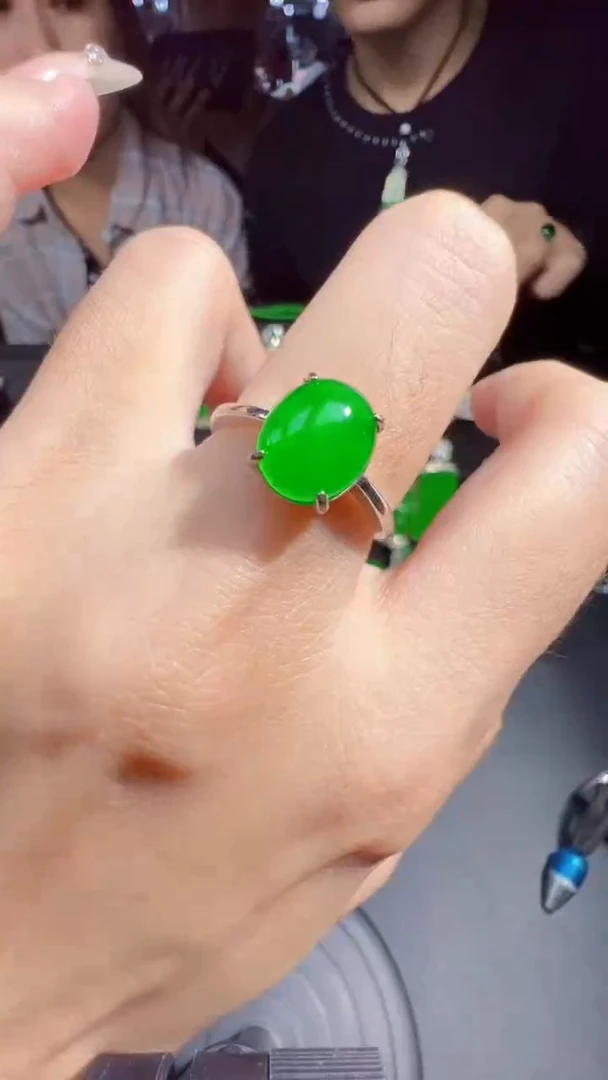 未镶嵌定制翡翠翡翠A货有轻微色差属于正常现象，戒指多样性发货1