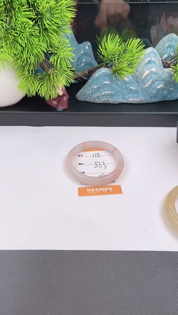 石英质玉手镯未镶嵌115