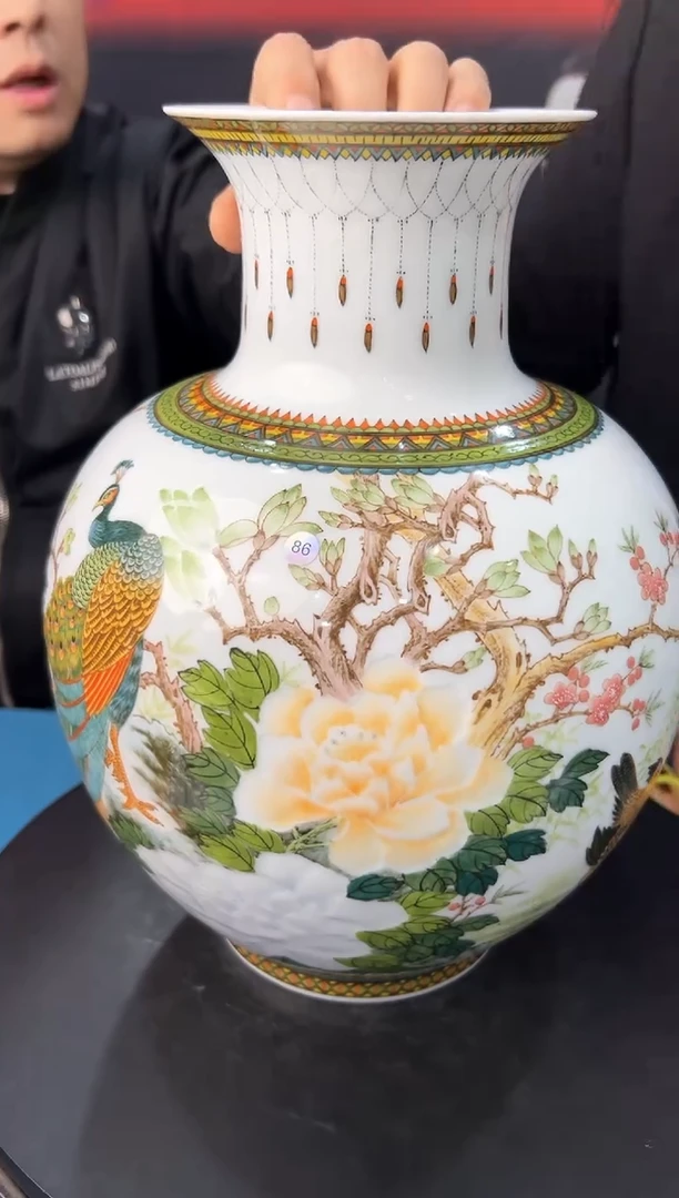 【闪购商品】瓶玲珑春意盎然内绘墨彩山水赏瓶86