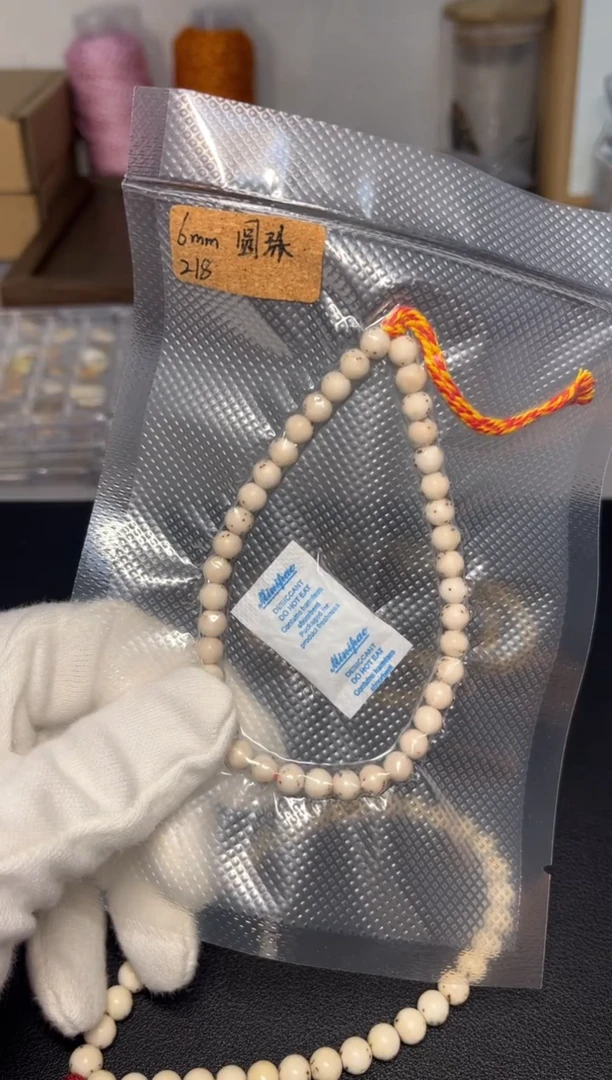 吊坠星月菩提6mm圆珠手持灵玉料灰背月留白
