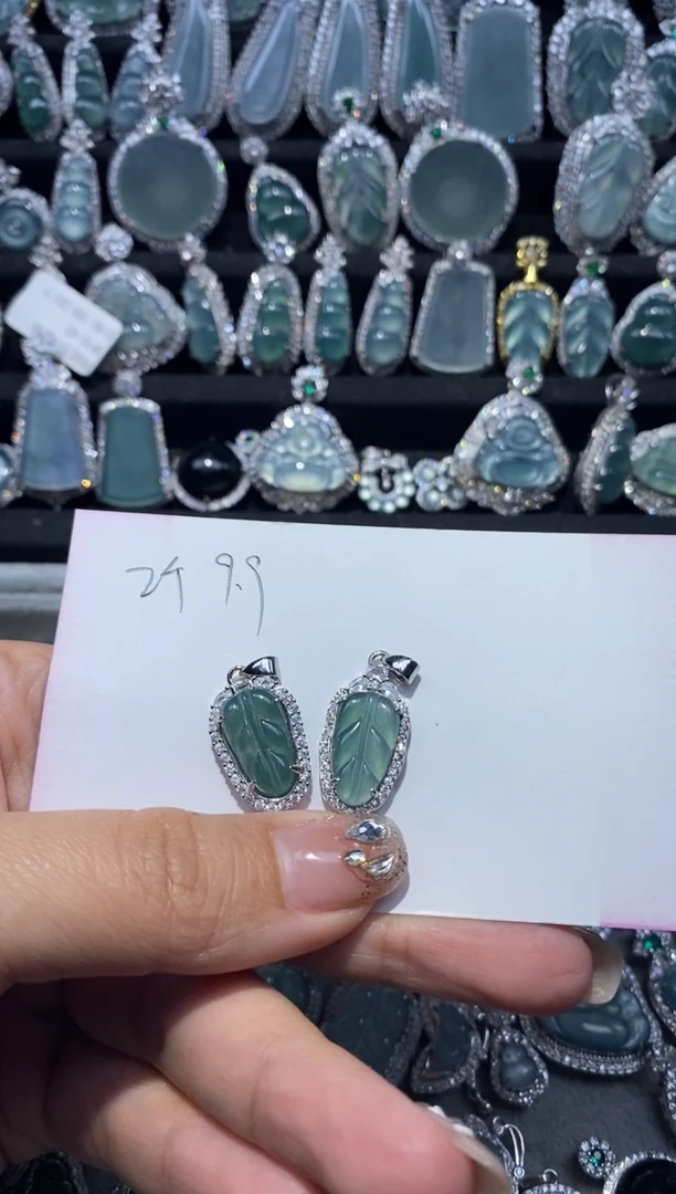 【闪购商品】翡翠颈饰未镶嵌翡翠树叶两个