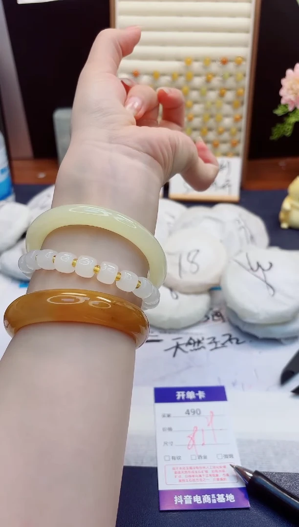 未镶嵌手镯石英质玉490-美人条晴水-圈口59