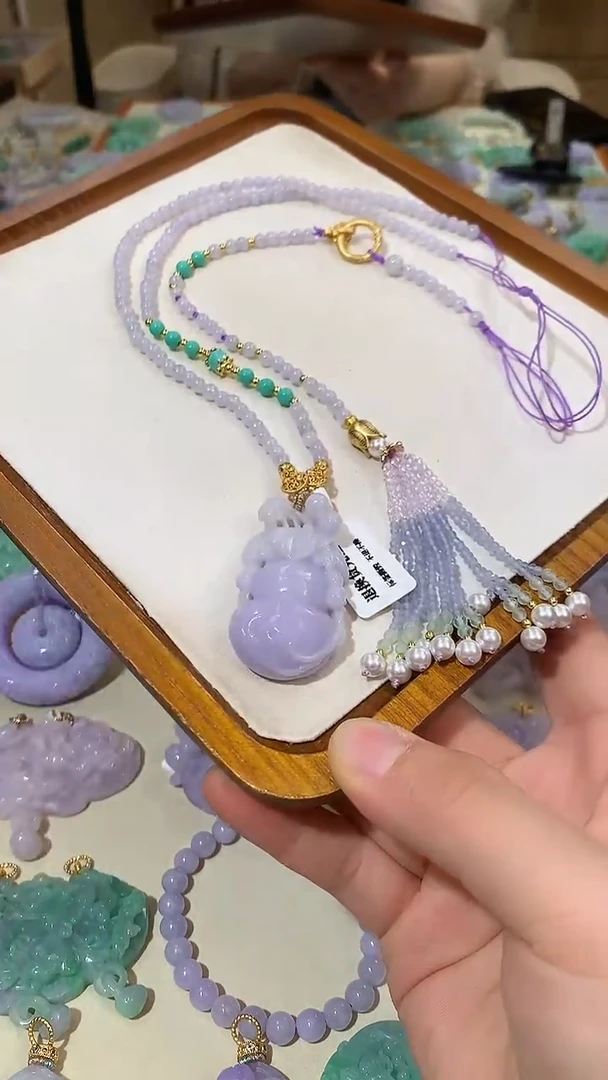 翡翠未镶嵌颈饰吊坠