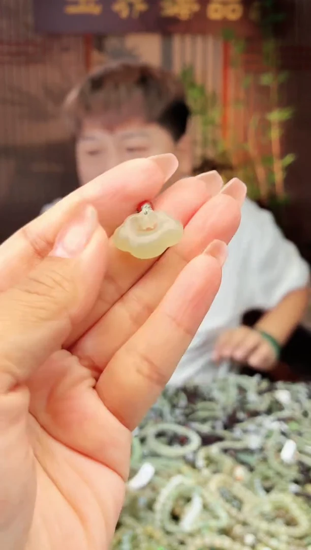 和田玉未镶嵌颈饰拍一发一