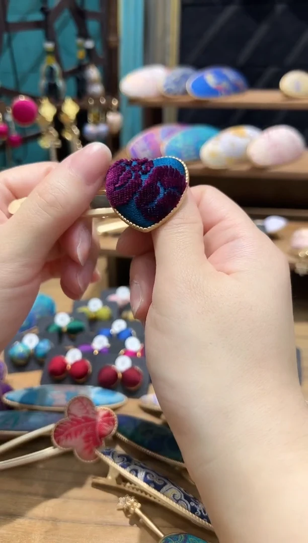 【闪购商品】【孤品车2.12】漳绒爱心鸭嘴夹