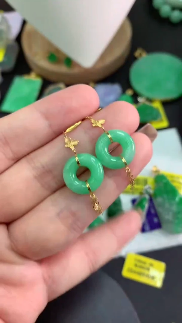 颈饰18K金镶嵌翡翠挂件