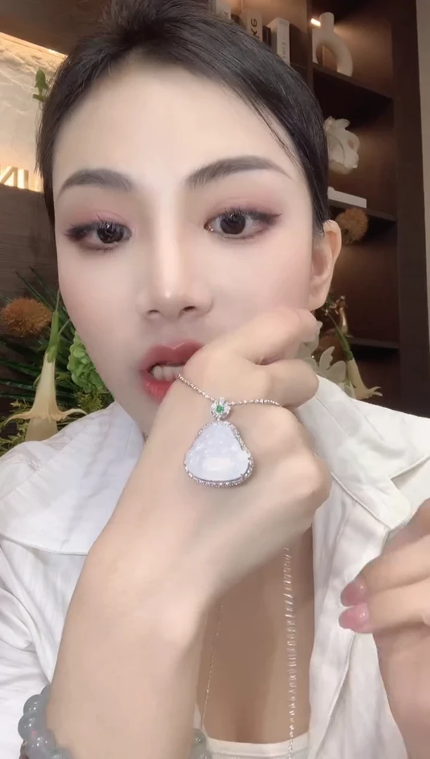 吊坠(不含链)18K金镶嵌翡翠A82