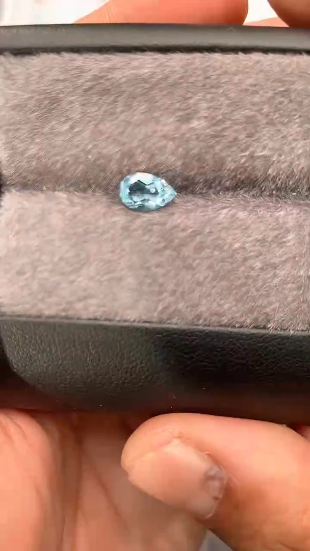 未镶嵌托帕石裸石1克拉