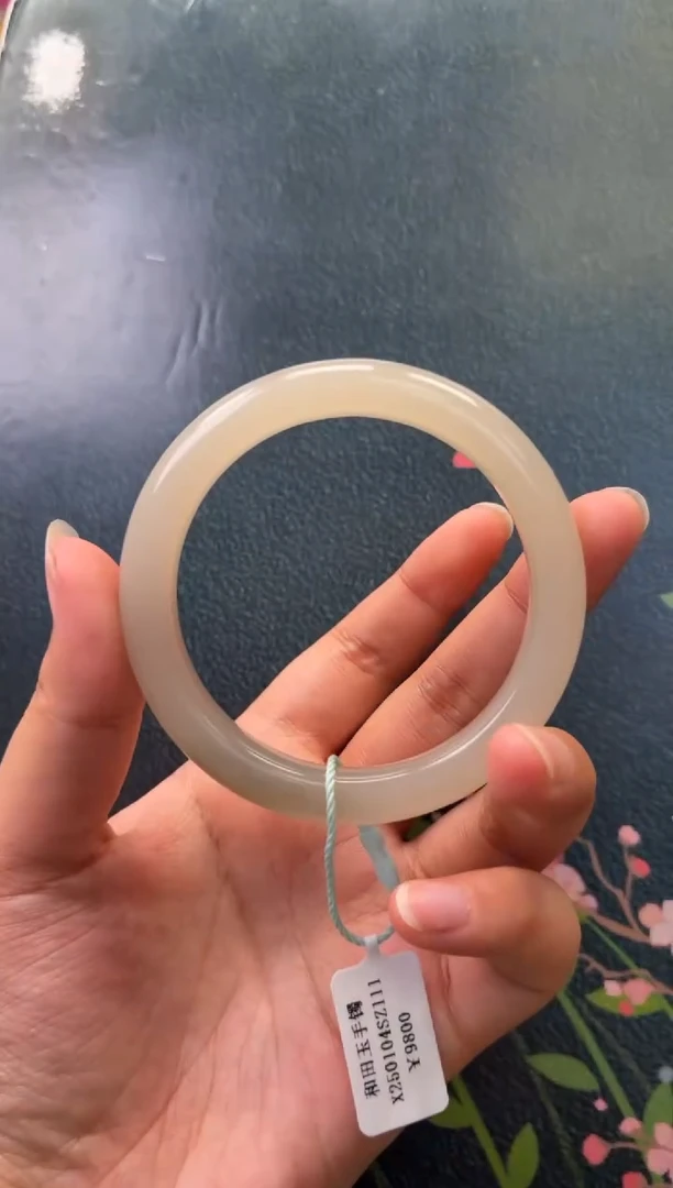 和田玉手镯未镶嵌手镯