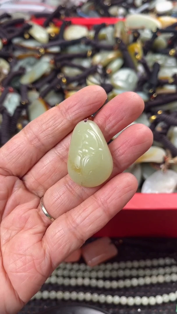 【闪购商品】和田玉颈饰未镶嵌多样性发货没有证书拍一发一有瑕
