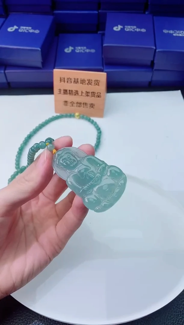 翡翠未镶嵌颈饰