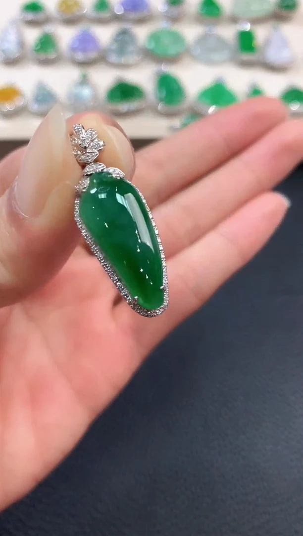 【闪购商品】翡翠吊坠(不含链)18K金镶嵌b39