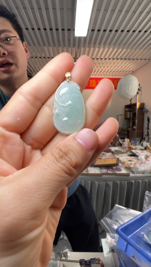 【闪购商品】翡翠吊坠(不含链)18K金镶嵌翡翠如意糯化种