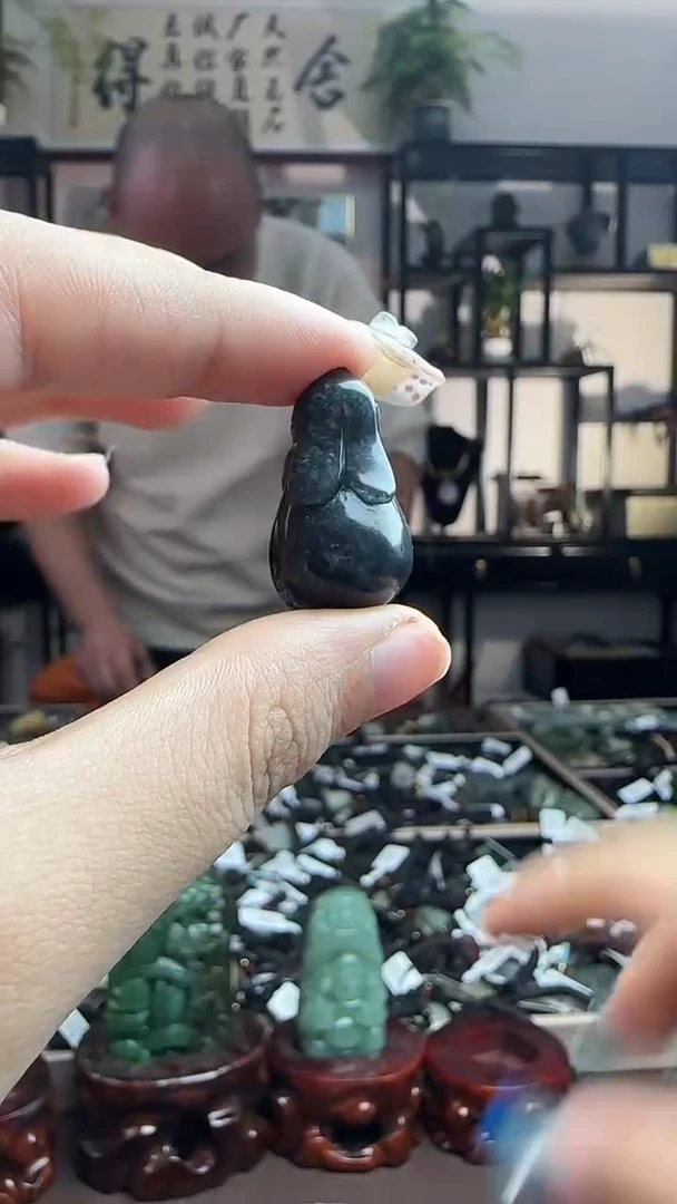 颈饰未镶嵌和田玉青花兔