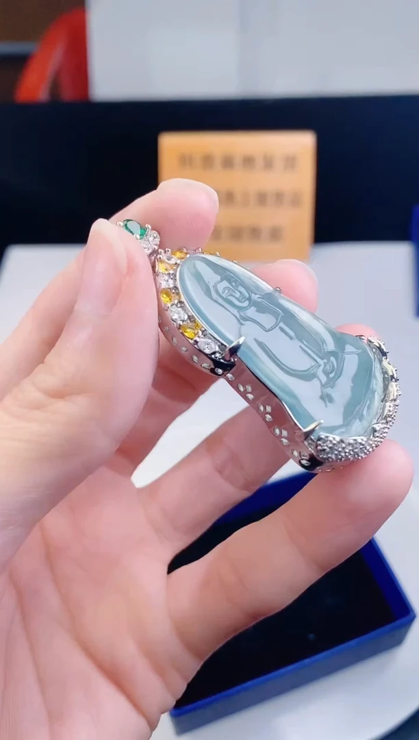 颈饰未镶嵌翡翠