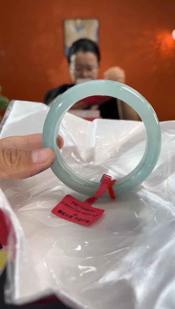 未镶嵌手镯翡翠 翡翠手镯