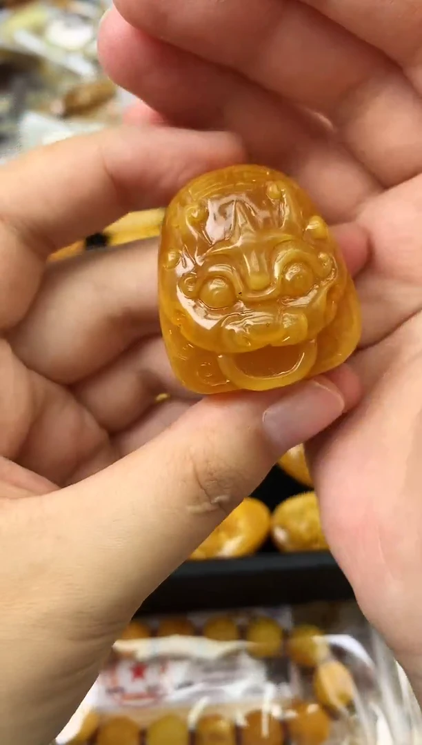 未镶嵌琥珀珠宝奇石18