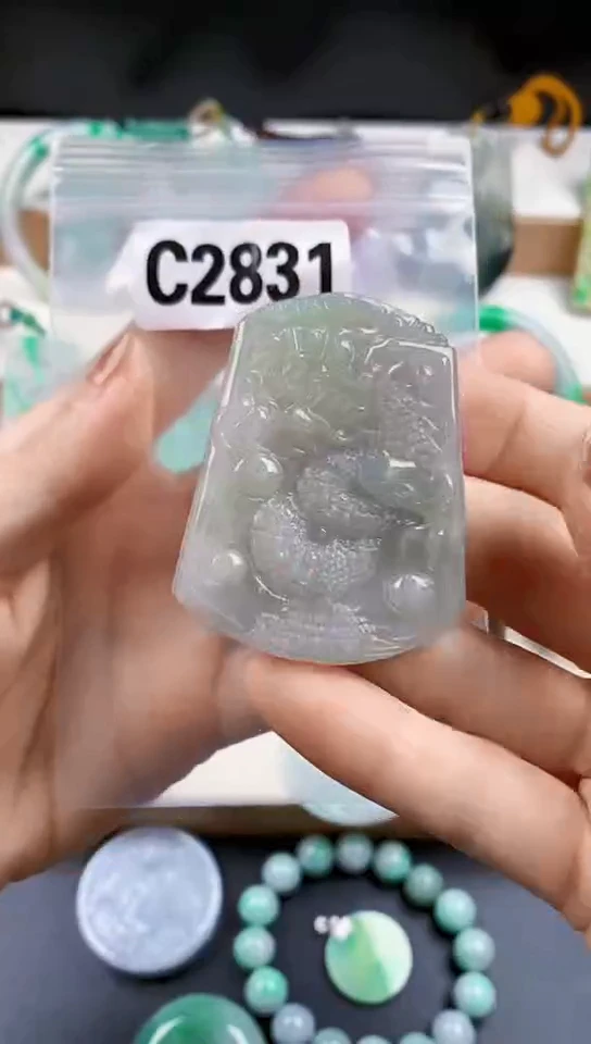 颈饰未镶嵌翡翠天然翡翠吊坠挂件