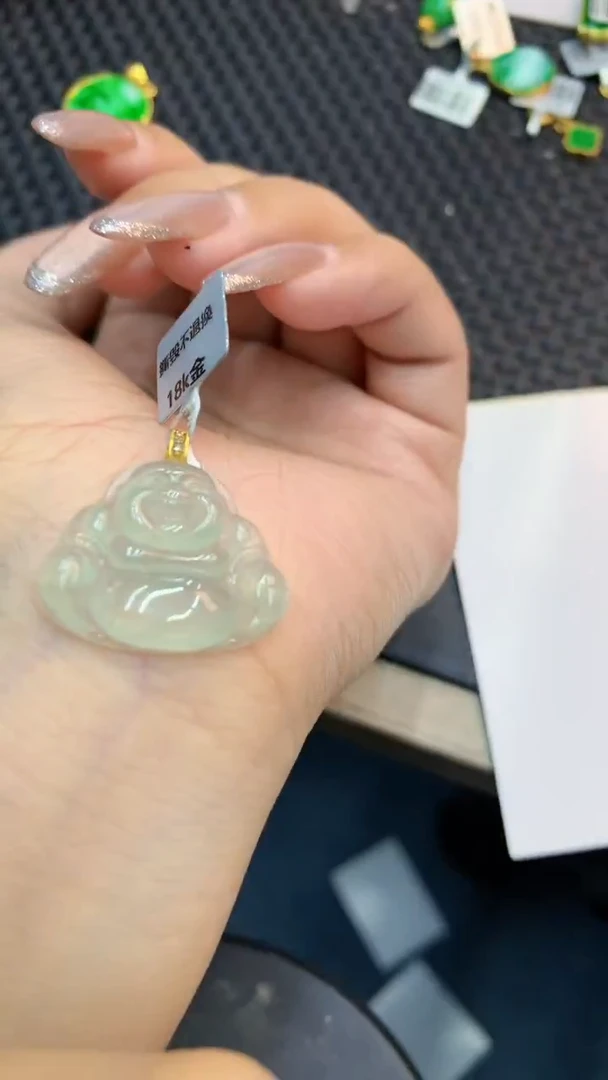 颈饰18K金镶嵌翡翠1