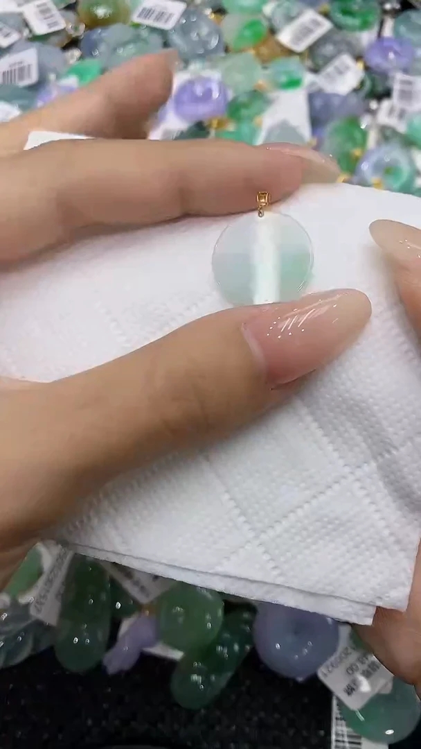 翡翠18K金镶嵌颈饰111111111111