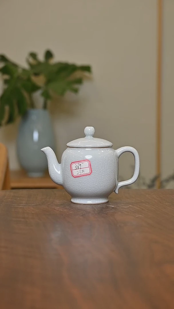 23#灯笼壶 月白釉 微瑕 朱晓辉款