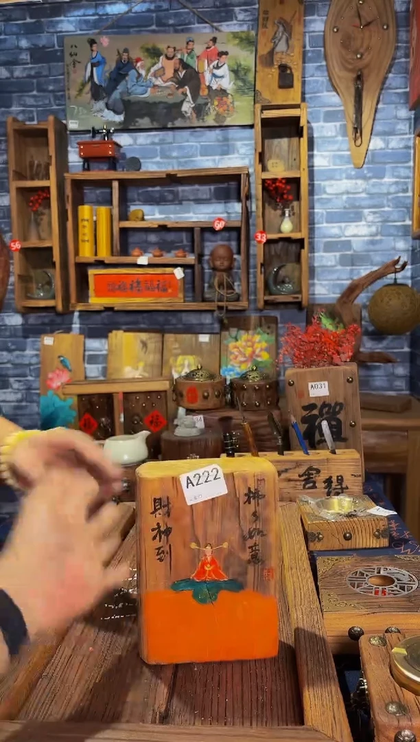 风化老门板丙烯画