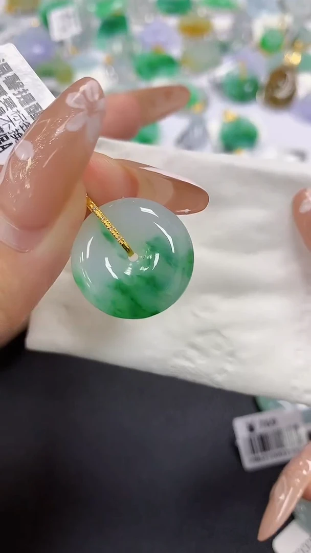 颈饰18K金镶嵌翡翠a货假一赔三支持复检百元上9元证书费自理