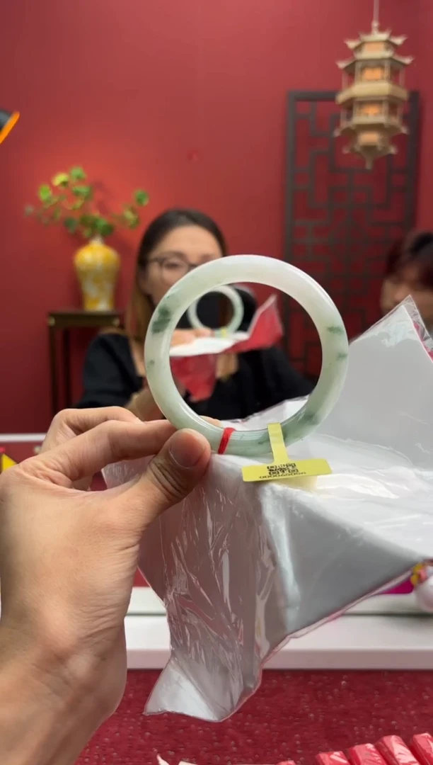 未镶嵌手镯（圆镯）翡翠翡翠手镯1