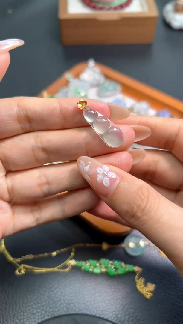 翡翠18K金镶嵌颈饰收到货品48小时鉴赏期（超时不退不换）