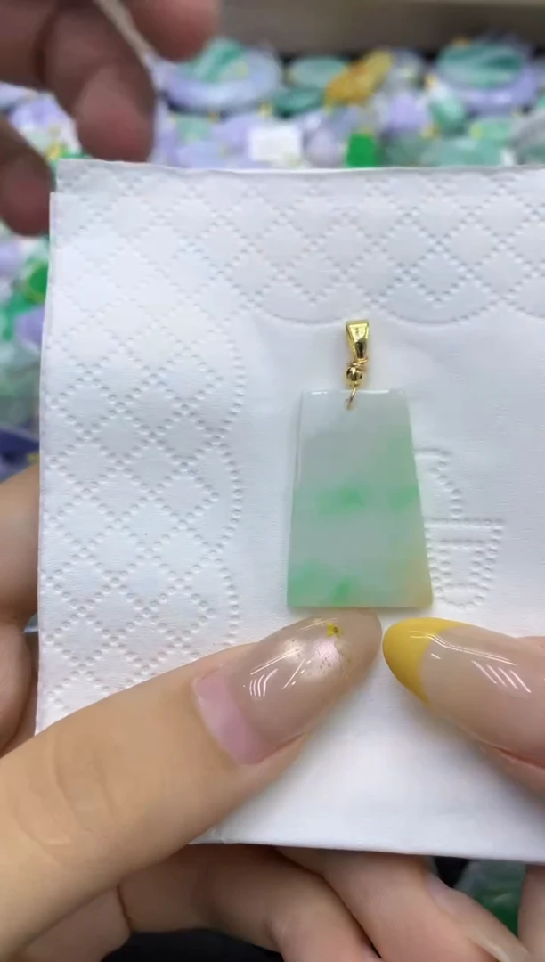 颈饰未镶嵌翡翠天然缅甸翡翠A货