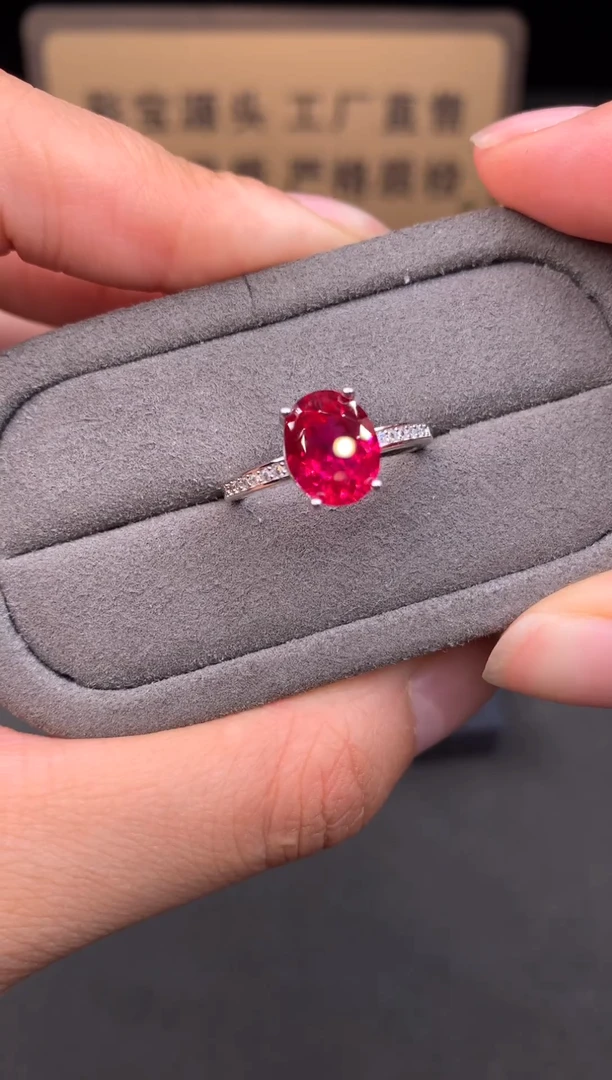 银S925镶嵌戒指石榴石（沙弗莱）1111