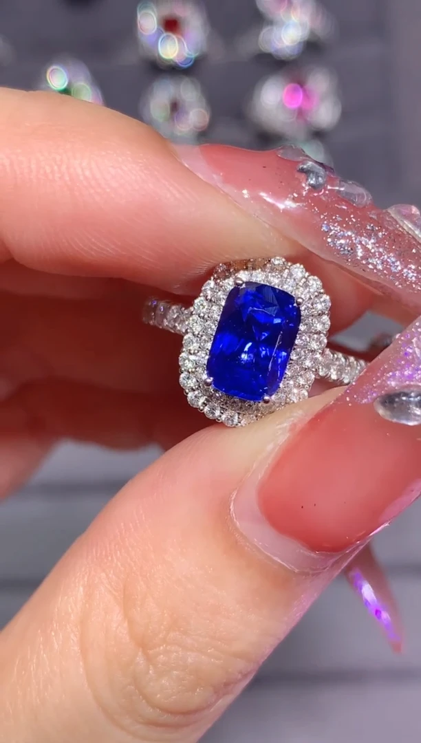 戒指蓝宝石18K金镶嵌2.2CT