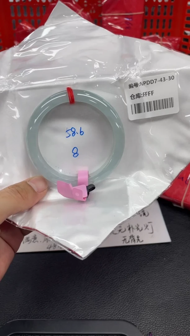翡翠手镯未镶嵌翡翠手镯